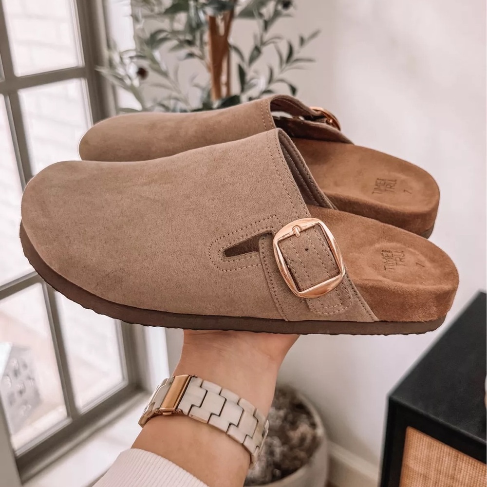 Time and Tru Women's Buckle Clogs - Sand